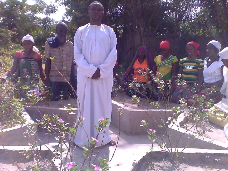 Praying in the center of a star in Dieudonné's village